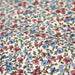 Tissu de coton VICTOIRE aux fleurs bleues & roses, fond blanc cassé - Oeko-Tex