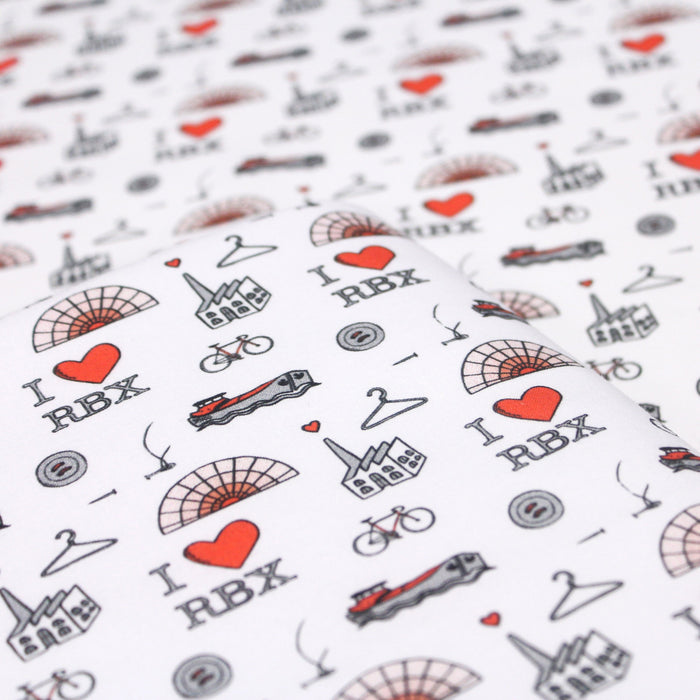 Tissu de coton I LOVE RBX, illustrations de Roubaix aux tons rouges, noirs et blancs sur fond blanc