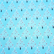 Tissu popeline de coton de Noël aux sapins blancs & rouges, fond bleu - TissusPapi.com