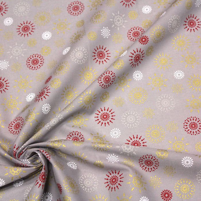 Tissu de Noël, coton, gris aux étoiles & flocons blancs, rouges et dorés