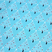Tissu popeline de coton de Noël aux sapins blancs & rouges, fond bleu - TissusPapi.com