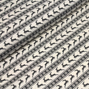 Tissu de coton de Noël scandinave aux rennes & étoiles de neiges gris, fond écru - TissusPapi.com
