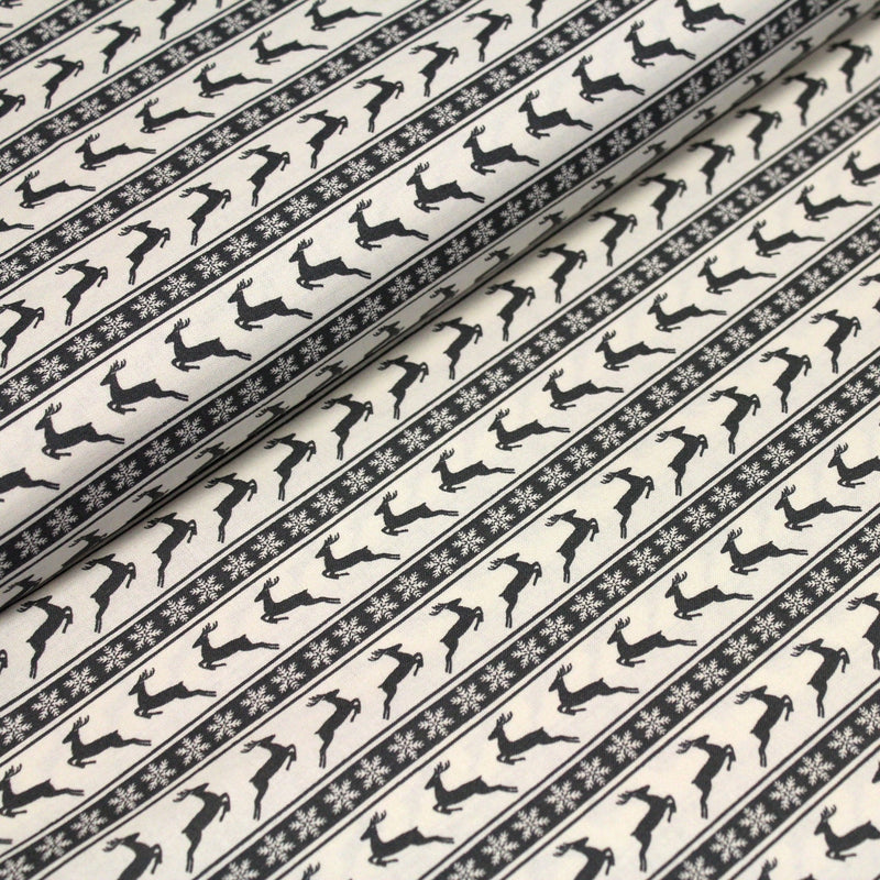 Tissu de coton de Noël scandinave aux rennes & étoiles de neiges gris, fond écru - TissusPapi.com