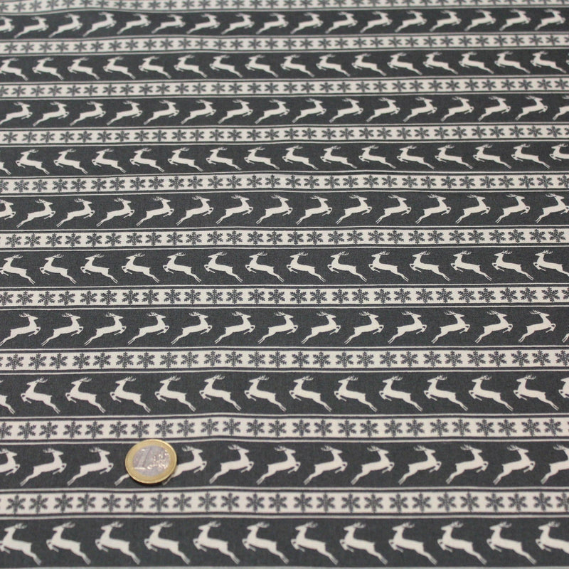 Tissu de coton de Noël scandinave aux rennes & étoiles de neiges écrus, fond gris - TissusPapi.com