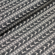 Tissu de coton de Noël scandinave aux rennes & étoiles de neiges écrus, fond gris - TissusPapi.com