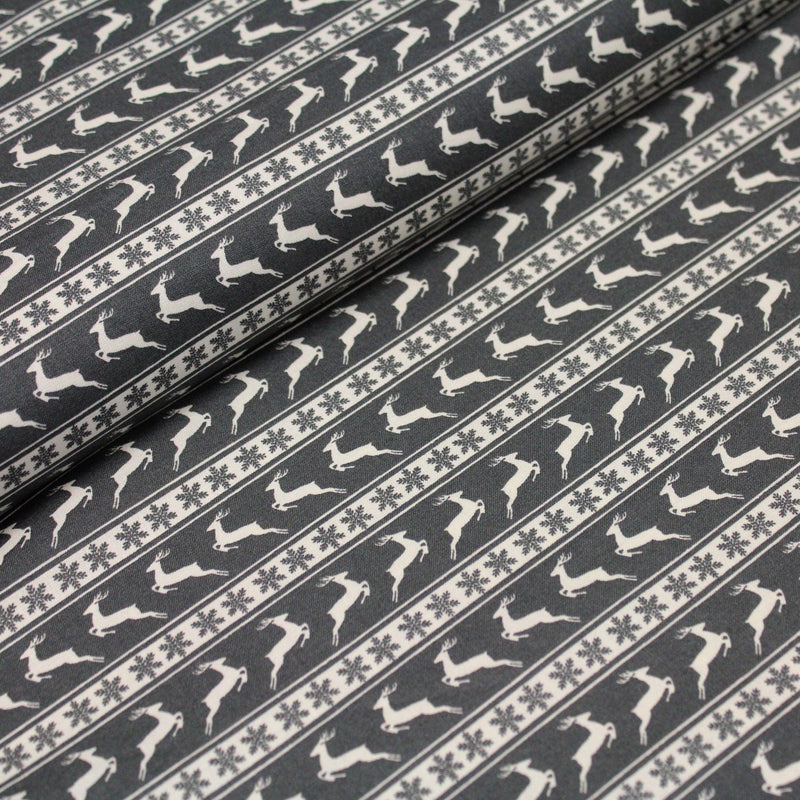 Tissu de coton de Noël scandinave aux rennes & étoiles de neiges écrus, fond gris - TissusPapi.com
