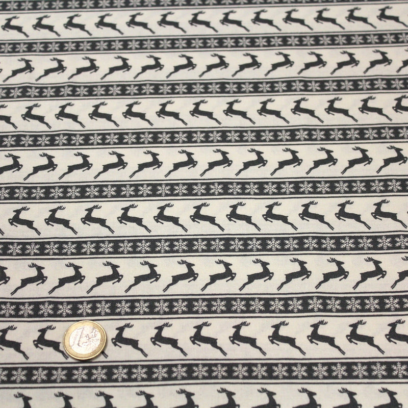 Tissu de coton de Noël scandinave aux rennes & étoiles de neiges gris, fond écru - TissusPapi.com