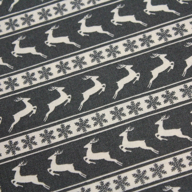 Tissu de coton de Noël scandinave aux rennes & étoiles de neiges écrus, fond gris - TissusPapi.com