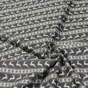 Tissu de coton de Noël scandinave aux rennes & étoiles de neiges écrus, fond gris - TissusPapi.com