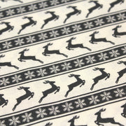 Tissu de coton de Noël scandinave aux rennes & étoiles de neiges gris, fond écru - TissusPapi.com