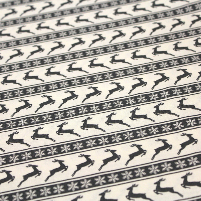 Tissu de coton de Noël scandinave aux rennes & étoiles de neiges gris, fond écru - TissusPapi.com