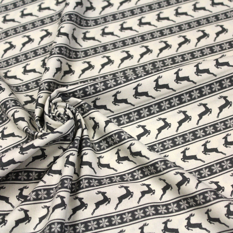 Tissu de coton de Noël scandinave aux rennes & étoiles de neiges gris, fond écru - TissusPapi.com