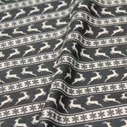 Tissu de coton de Noël scandinave aux rennes & étoiles de neiges écrus, fond gris - TissusPapi.com