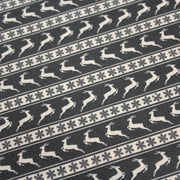 Tissu de coton de Noël scandinave aux rennes & étoiles de neiges écrus, fond gris - TissusPapi.com