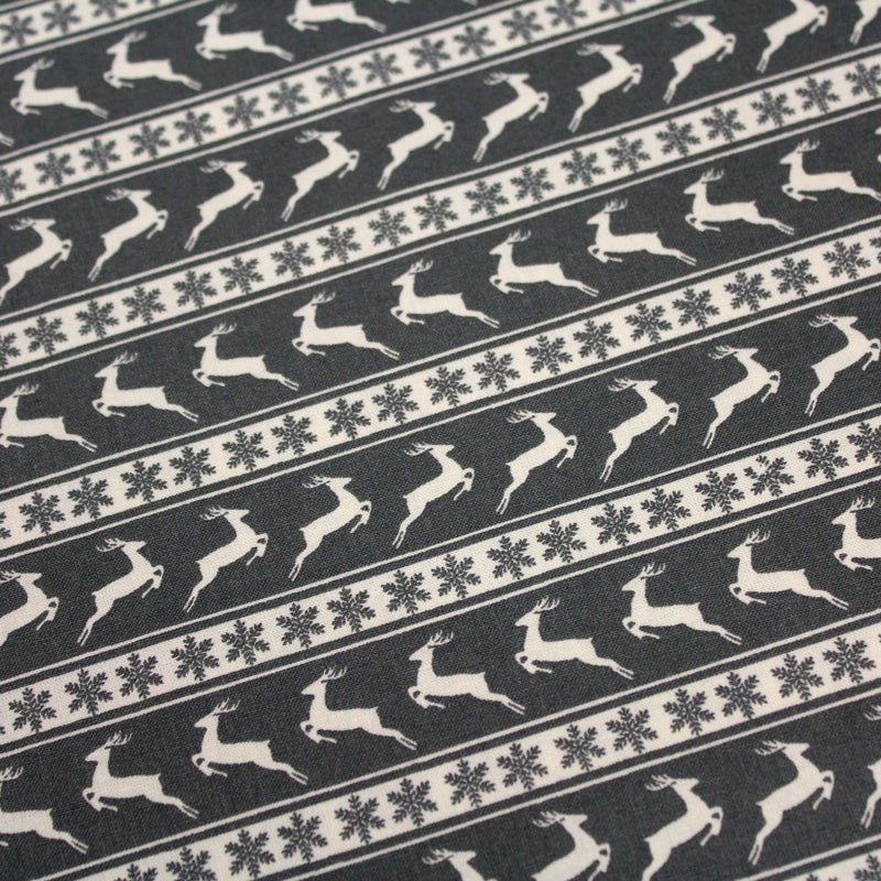Tissu de coton de Noël scandinave aux rennes & étoiles de neiges écrus, fond gris - TissusPapi.com