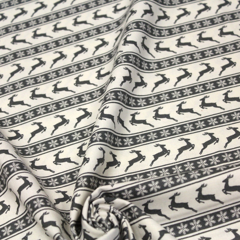 Tissu de coton de Noël scandinave aux rennes & étoiles de neiges gris, fond écru - TissusPapi.com