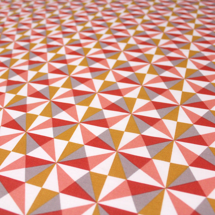 Tissu de coton géométrique ARTY aux triangles jaunes, rouges, gris & blancs - OEKO-TEX®