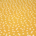 Tissu de coton aux petits triangles blancs, fond jaune moutarde - OEKO-TEX® - tissuspapi