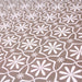 Tissu de coton AZULEJOS au motif géométrique blanc, fond taupe - OEKO-TEX®