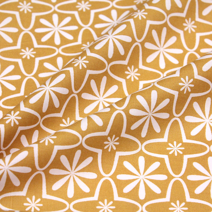 Tissu de coton AZULEJOS au motif géométrique blanc, fond jaune moutarde - OEKO-TEX®