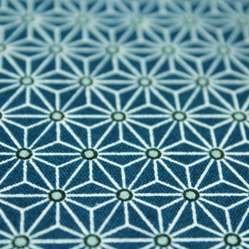 Tissu de coton saki motif traditionnel japonais géométrique ASANOHA bleu pétrole & blanc - Oeko-Tex - tissuspapi
