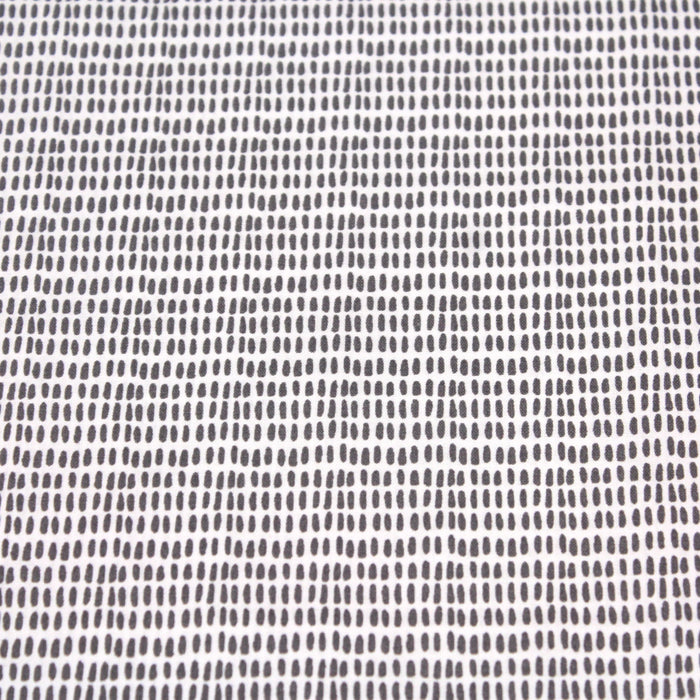Tissu de coton aux petits tirets gris, fond blanc - OEKO-TEX®