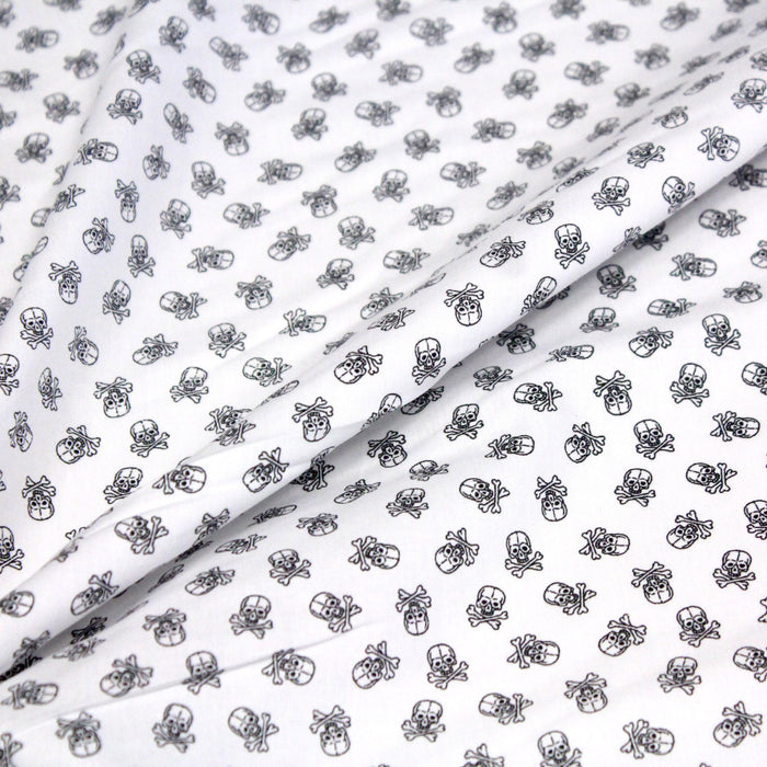 Tissu popeline de coton PIRATE aux crânes noirs sur fond blanc - Oeko-Tex