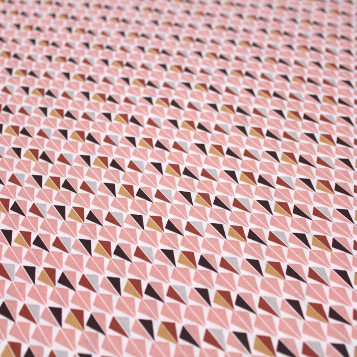 Tissu de coton ART DÉCO aux petits motifs géométriques roses, jaune safran & marron, fond blanc - OEKO-TEX®