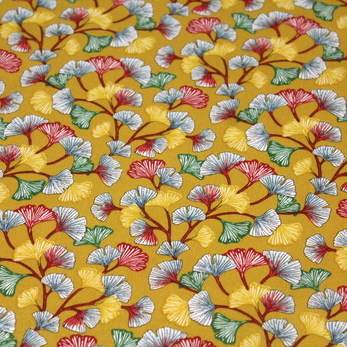 Tissu de coton motif traditionnel japonais aux feuilles de ginkgo multicolores sur fond jaune moutarde - Oeko-Tex