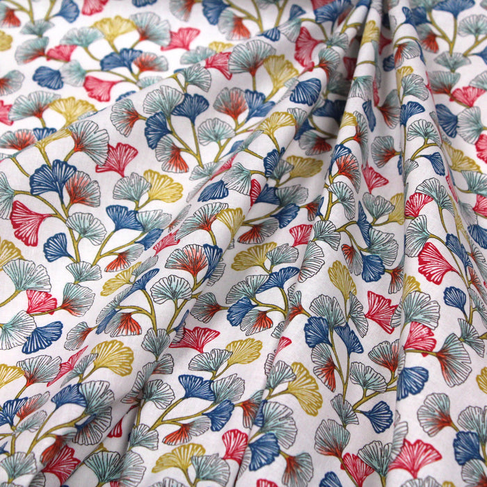 Tissu de coton motif traditionnel japonais aux feuilles de ginkgo multicolores sur fond blanc - Oeko-Tex