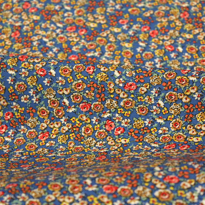 Tissu popeline de viscose bleue aux petites fleurs multicolores - Fabrication française - Oeko-Tex