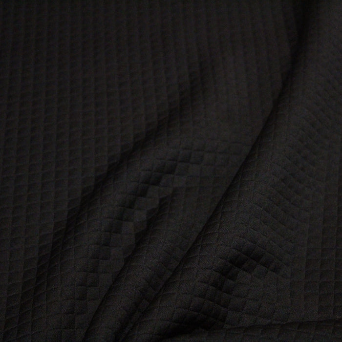 Tissu Jersey noir matelassé aux petits losanges