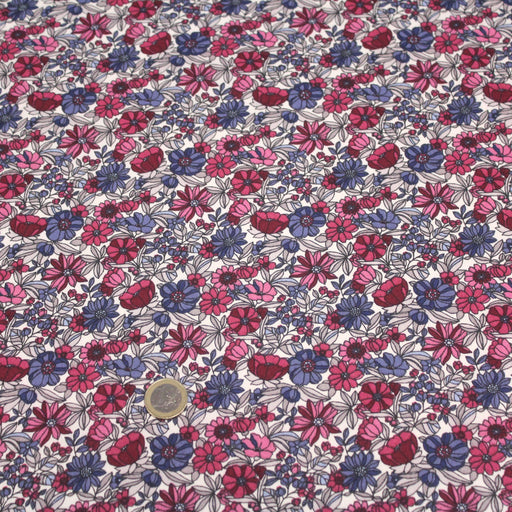 Tissu de coton LOUISE aux fleurs bleu bleuet & rose byzantin, fond blanc cassé - Oeko-Tex