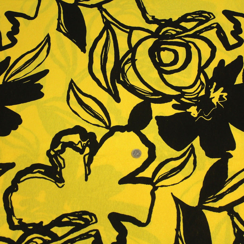 Tissu jersey de viscose jaune aux grandes fleurs noires - COLLECTION ETHNIQUE - TissusPapi.com
