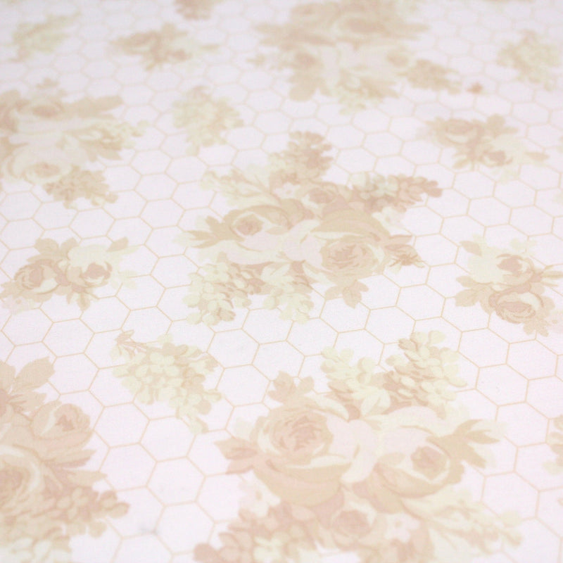 Tissu popeline coton WIMBLEDON, fond nid d'abeille & fleurs jaune pâle, motif britannique - TissusPapi.com