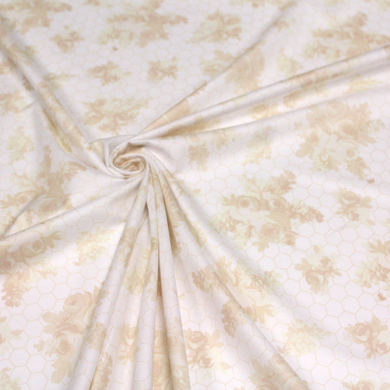 Tissu popeline coton WIMBLEDON, fond nid d'abeille & fleurs jaune pâle, motif britannique - TissusPapi.com