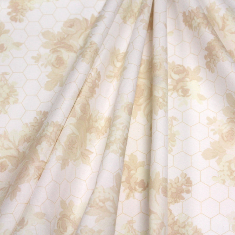 Tissu popeline coton WIMBLEDON, fond nid d'abeille & fleurs jaune pâle, motif britannique - TissusPapi.com