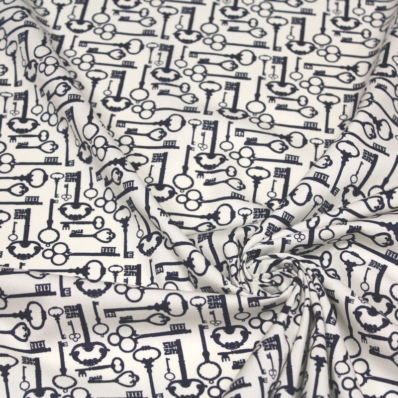 Tissu popeline de coton aux clefs vintage bleu marine, fond écru - TissusPapi.com