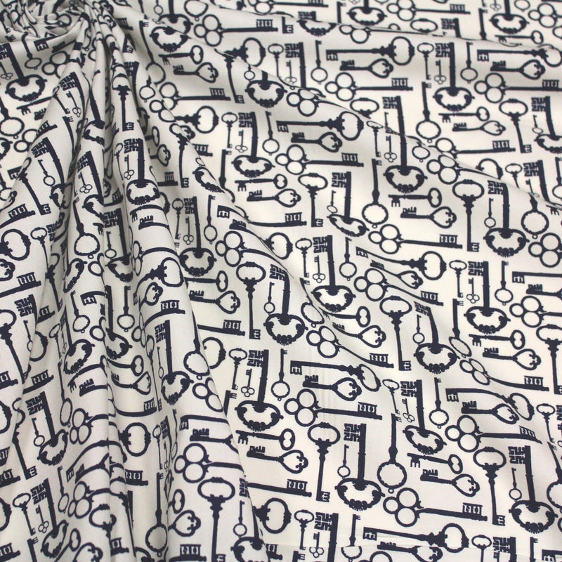 Tissu popeline de coton aux clefs vintage bleu marine, fond écru - TissusPapi.com