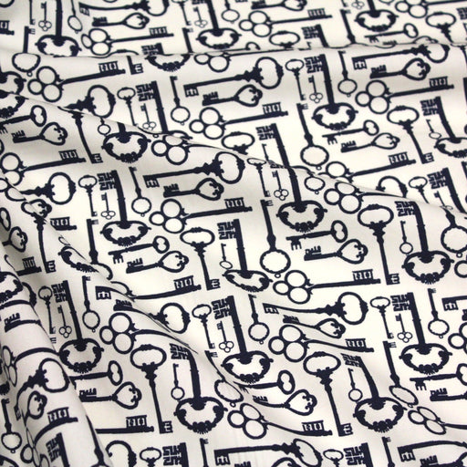Tissu popeline de coton aux clefs vintage bleu marine, fond écru - TissusPapi.com