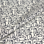Tissu popeline de coton aux clefs vintage bleu marine, fond écru - TissusPapi.com