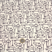 Tissu popeline de coton aux clefs vintage taupe, fond écru - TissusPapi.com