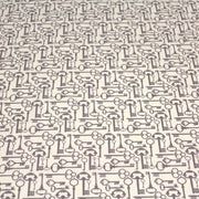 Tissu popeline de coton aux clefs vintage taupe, fond écru - TissusPapi.com