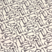 Tissu popeline de coton aux clefs vintage taupe, fond écru - TissusPapi.com