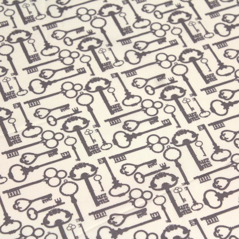 Tissu popeline de coton aux clefs vintage taupe, fond écru - TissusPapi.com