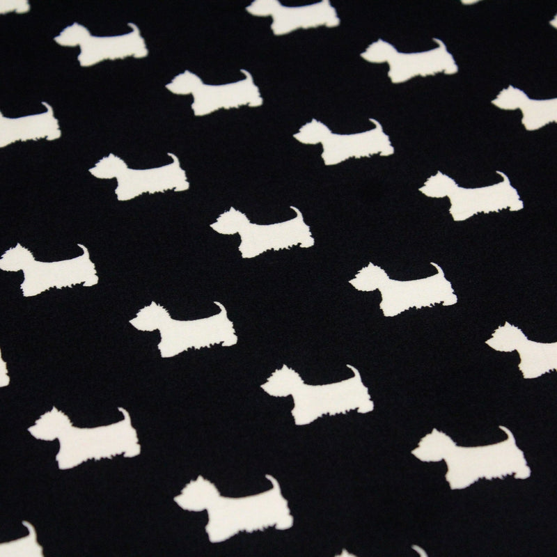 Tissu popeline de coton aux petits chiens blancs, fond noir - TissusPapi.com
