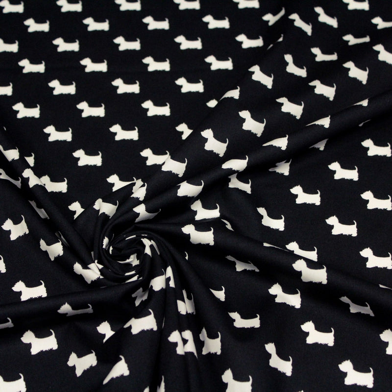 Tissu popeline de coton aux petits chiens blancs, fond noir - TissusPapi.com
