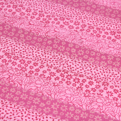 Tissu de coton batik patchwork aux fleurs variées, tons rose et rose fuchsia - tissuspapi