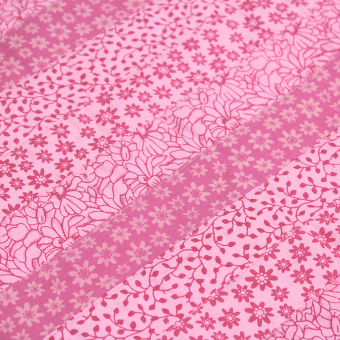Tissu de coton batik patchwork aux fleurs variées, tons rose et rose fuchsia - tissuspapi