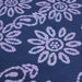 Tissu de coton batik aux fleurs mauves, fond bleu marine